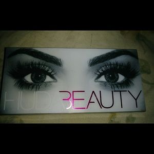 Huda beauty false lashes